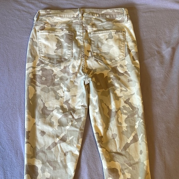 Old Navy Women's Skinny Jeans - Beige Camouflage - Picture 5 of 5